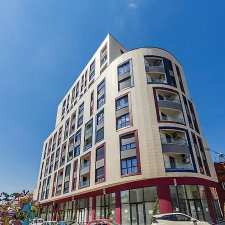 Metropolitan Living 1br Balcony By Pikhost Apartment