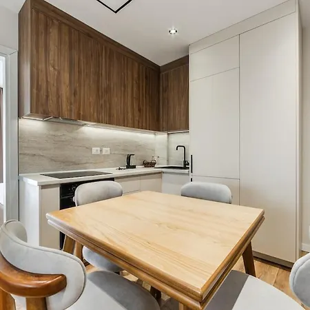Metropolitan Living 1br Balcony By Pikhost * 地拉那