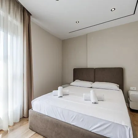 Metropolitan Living 1br Balcony By Pikhost * 地拉那